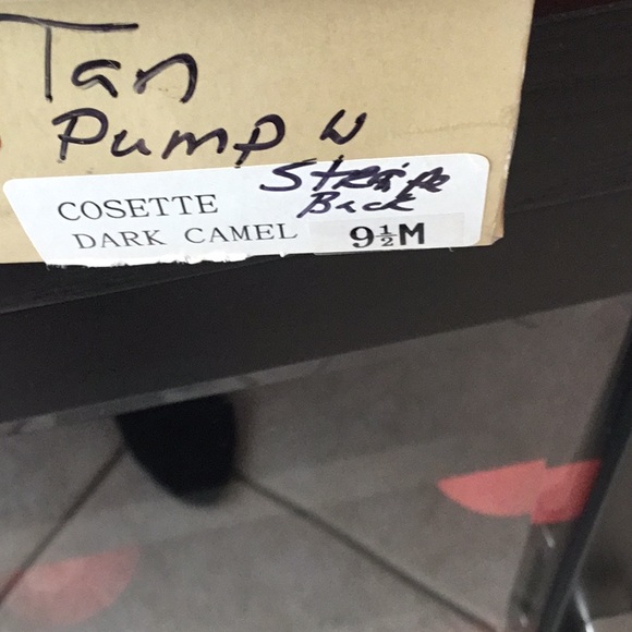 Michael Shannon Casette Dark Camel Pumps - Picture 11 of 11